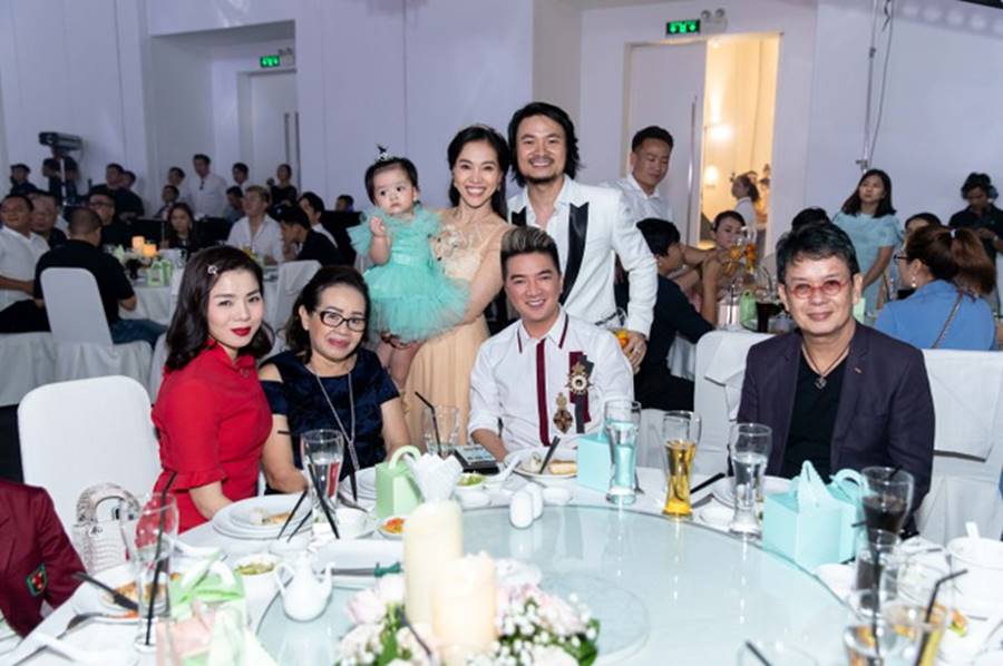 Mỹ Linh, Tiểu Vy đội vương miện lộng lẫy hoá công chúa như trong cổ tích-14