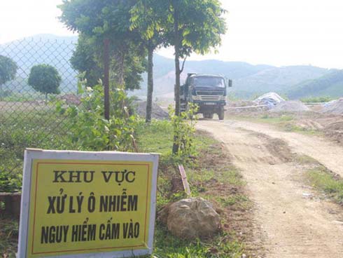 Nước nhiễm dầu thải, Viwasupco xin lỗi, miễn phí 1 tháng tiền nước-2