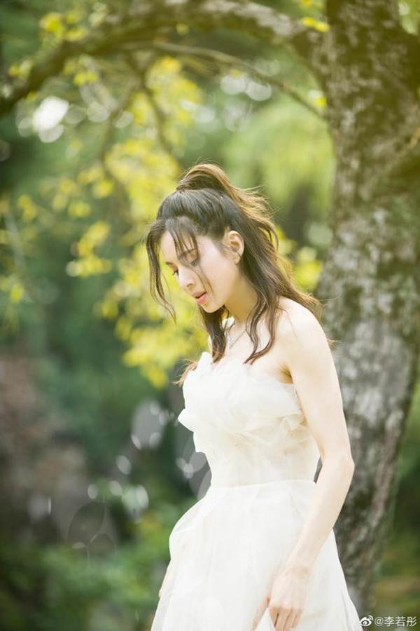 Tiểu Long Nữ Lý Nhược Đồng mặc váy cô dâu trẻ trung bất ngờ-3