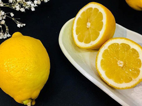 Sốc: Hai quả hồng giá Nhật giá 150 triệu-2