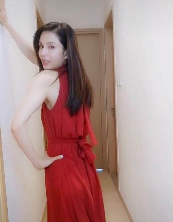 Tiểu Long Nữ Lý Nhược Đồng mặc váy cô dâu trẻ trung bất ngờ-7