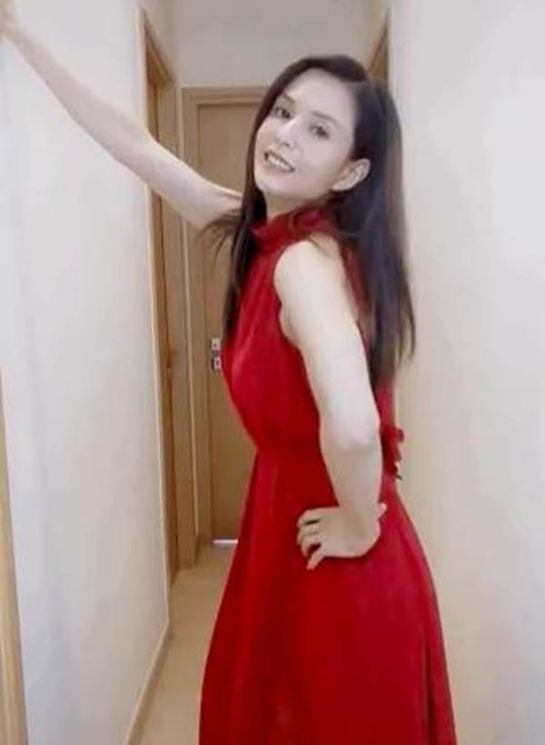 Tiểu Long Nữ Lý Nhược Đồng mặc váy cô dâu trẻ trung bất ngờ-8