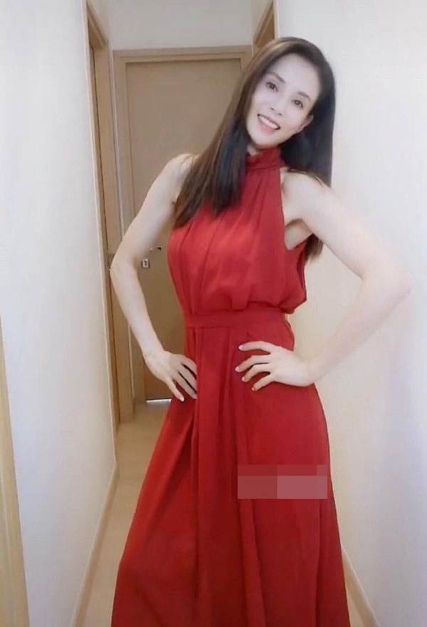 Tiểu Long Nữ Lý Nhược Đồng mặc váy cô dâu trẻ trung bất ngờ-9