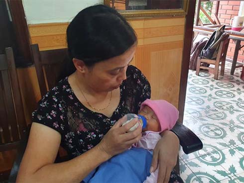 Người phụ nữ có chồng bị phi công trẻ tống tiền bằng video nóng-2