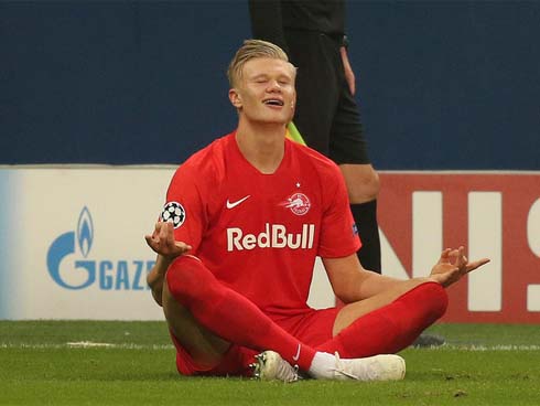 Khoảnh khắc vui đùa hạnh phúc của nhà vô địch V.League cùng con trai, niềm vui nhân đôi khi ẵm trọn 2 danh hiệu cao quý nhất-13