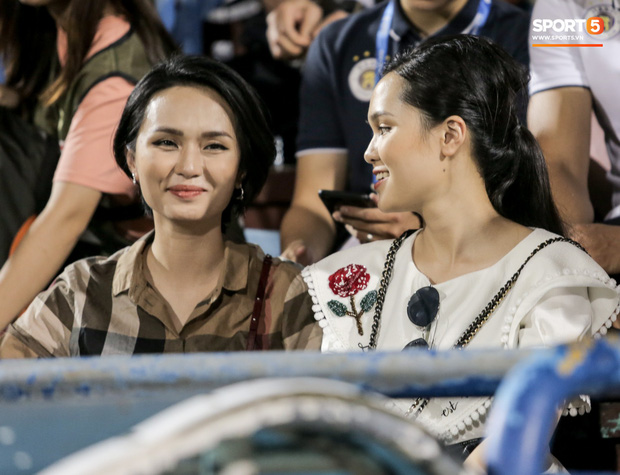 Khoảnh khắc vui đùa hạnh phúc của nhà vô địch V.League cùng con trai, niềm vui nhân đôi khi ẵm trọn 2 danh hiệu cao quý nhất-11