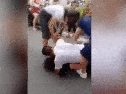 Bị ập vào nhà đánh ghen, thanh niên mới biết trong thời gian cãi vã, người yêu đã bỏ đi lấy chồng-3