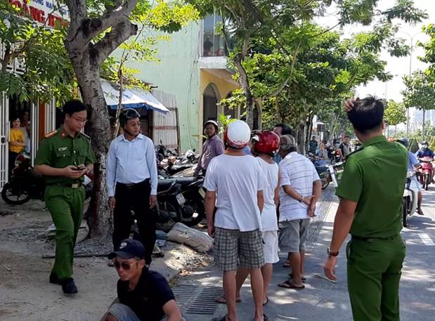 Bị điện giật cháy sém nửa người, thanh niên 20 tuổi rơi từ tầng 2 ngôi nhà đang xây dựng xuống đất-4