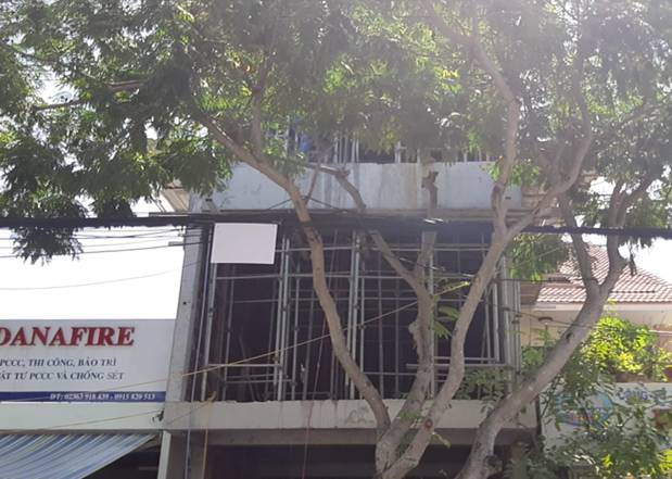 Bị điện giật cháy sém nửa người, thanh niên 20 tuổi rơi từ tầng 2 ngôi nhà đang xây dựng xuống đất-5