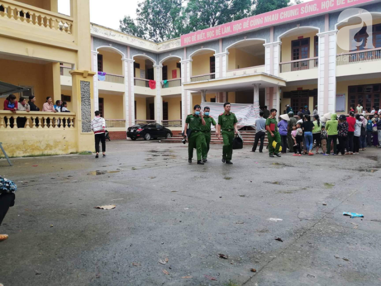 Ám ảnh hiện trường học sinh lớp 2 Hà Nội tử vong, người thân ngã quỵ gào khóc gọi tên con-9