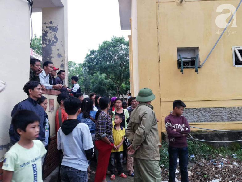 Ám ảnh hiện trường học sinh lớp 2 Hà Nội tử vong, người thân ngã quỵ gào khóc gọi tên con-10