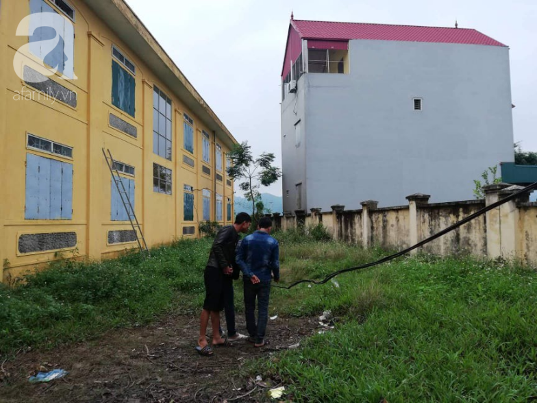 Ám ảnh hiện trường học sinh lớp 2 Hà Nội tử vong, người thân ngã quỵ gào khóc gọi tên con-11