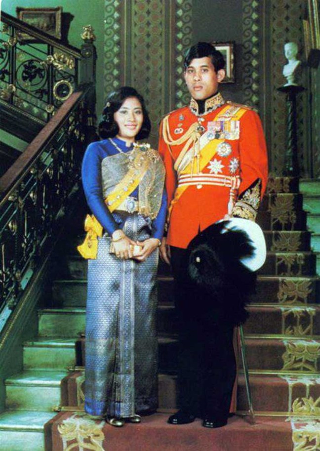 Không chỉ ruồng rẫy ái phi, Quốc vương Thái Lan còn thẳng tay trị vợ cũ ngoại tình: Dán cáo thị, trục xuất và từ mặt 4 con trai-1