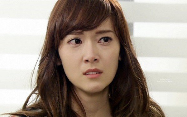 Thấy món quà đắt tiền trong cốp xe của chồng, tôi hí hửng chờ anh tặng, ngờ đâu mất cả tuần chờ đợi tôi lại nhận cái kết phũ phàng-1