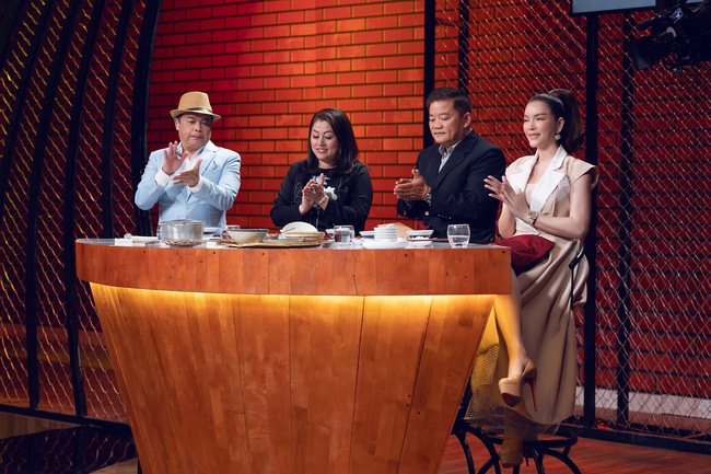 Giữa lúc gây xôn xao vì chia tay bạn trai yêu 9 năm, Lý Nhã Kỳ lại bật khóc trên truyền hình-2