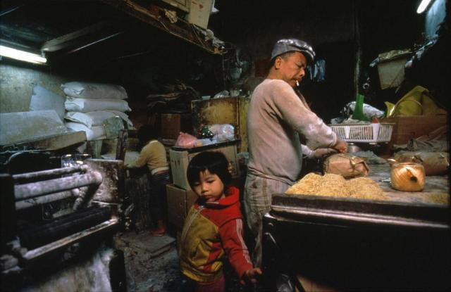 Cửu Long Thành Trại ở Hong Kong: Nơi đầy rẫy tội phạm, tệ nạn nhưng lại là mái ấm tình thương cho người già và trẻ em-10