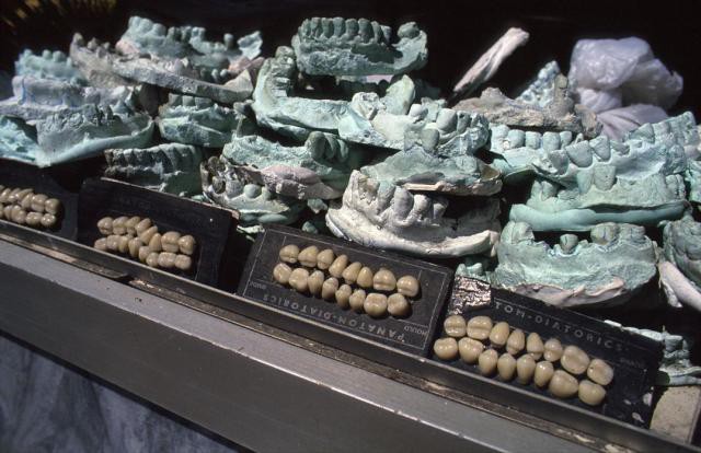 Cửu Long Thành Trại ở Hong Kong: Nơi đầy rẫy tội phạm, tệ nạn nhưng lại là mái ấm tình thương cho người già và trẻ em-9