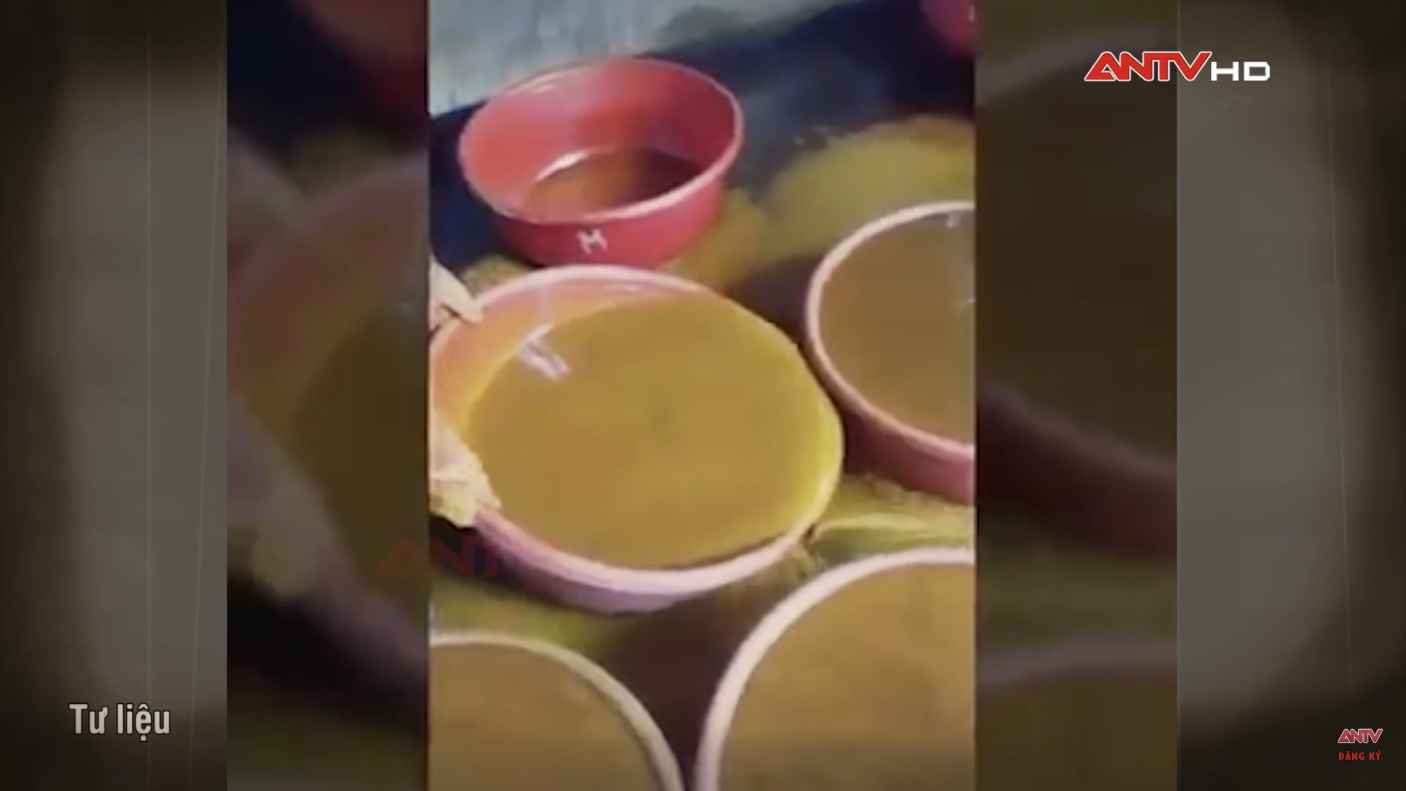 Rùng mình với loại tinh bột nghệ giá rẻ, trộn phẩm màu, hóa chất: Người tiêu dùng tưởng bổ lại hóa khổ vì hại gan, rước thêm bệnh-4