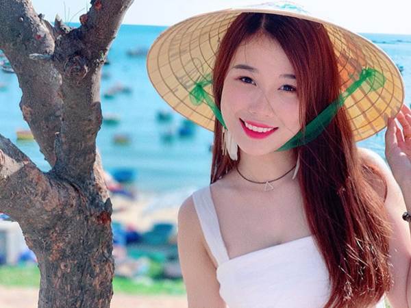 Bạn gái hotgirl của Văn Toàn liên tục tung ảnh bikini khoe 3 vòng bỏng mắt-1