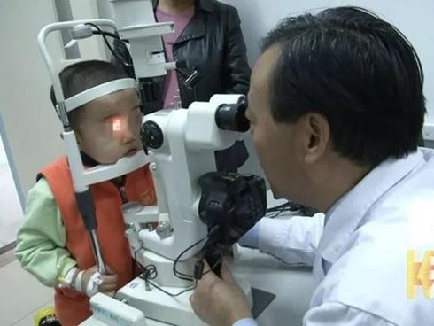 Bé trai 3 tuổi bị mù suốt 10 ngày chỉ vì bị cảm lạnh nhưng không điều trị dứt điểm