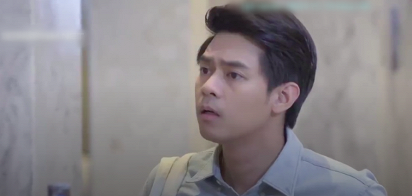 Nghe tiếng con khóc ngằn ngặt, tôi bước vào phòng thì thấy mẹ tôi đứng nhăn nhó bế cháu còn vợ loay hoay làm một việc hết sức vớ vẩn-2