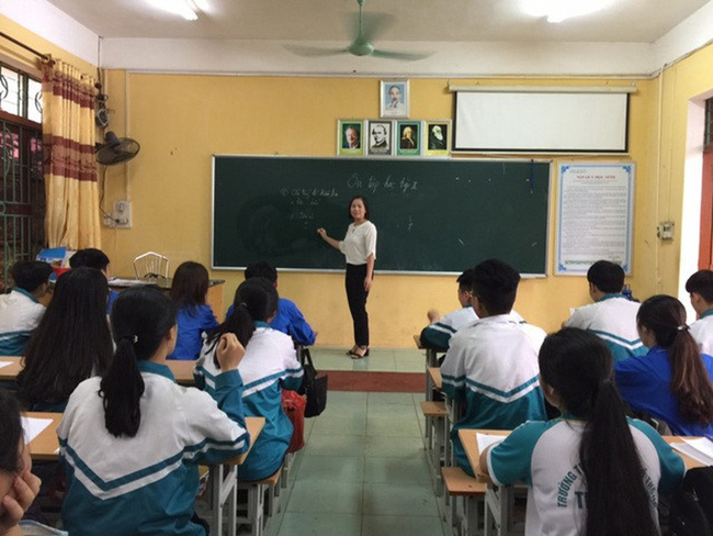 Giáo viên dạy Văn khẳng định không có lửa làm sao có khói, học sinh lớp Hóa hùng hồn chứng minh ngược khiến cô cũng câm nín-4