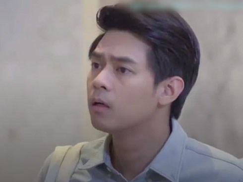 Nghe tiếng con khóc ngằn ngặt, tôi bước vào phòng thì thấy mẹ tôi đứng nhăn nhó bế cháu còn vợ loay hoay làm một việc hết sức vớ vẩn