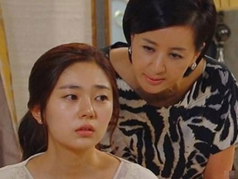 Chưa về làm dâu đã bị bắt đi chăm bà nội chồng 3 tháng ở viện, đến ngày cưới em ngây như phỗng với chiếc chìa khóa căn nhà 2 tầng bà trao