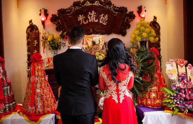 Vừa nghe nhà gái thách cưới, nhà trai đã trợn mắt quát quá mua dâu, ngờ đâu ông bố vợ lẳng lặng hất thẳng trầu cau ra sân, chỉ tay tiễn khách-2