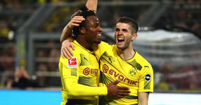 Người hâm mộ phát cuồng với bộ đôi siêu anh hùng” của Chelsea-3