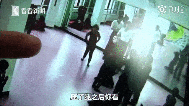 Được cô giáo hỗ trợ tập động tác múa, bé gái 6 tuổi bị liệt do chấn thương cột sống, nhà trường lập tức trốn tránh trách nhiệm-2