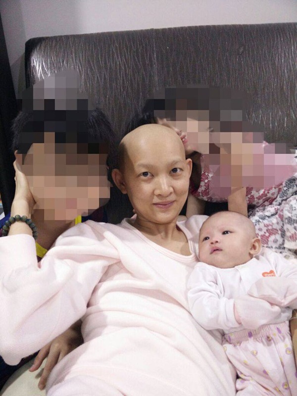 Mang bầu 5 tháng thì phát hiện bị ung thư vú giai đoạn 3, người mẹ chấp nhận mổ và hóa trị ngay trong thai kì để cứu 2 mẹ con-2