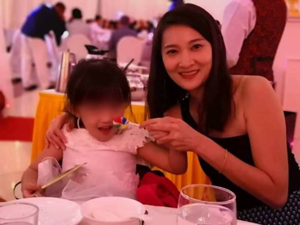 Mang bầu 5 tháng thì phát hiện bị ung thư vú giai đoạn 3, người mẹ chấp nhận mổ và hóa trị ngay trong thai kì để cứu 2 mẹ con-3