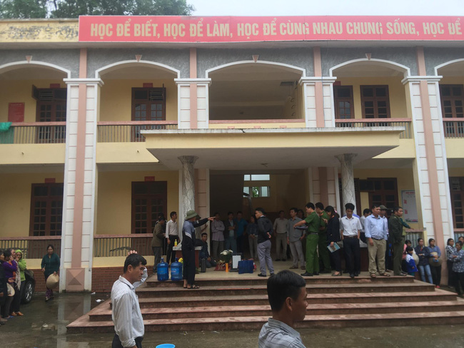 Lời kể của những đứa trẻ thấy nam sinh lớp 2 bị điện giật tử vong tại sân trường-2