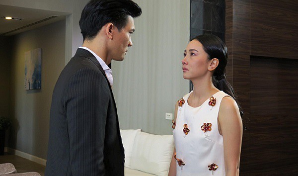 Sinh nhật nhân tình, chồng chơi lớn bao cả nhà hàng, nhưng vừa nhìn thấy phục vụ bàn anh ta hoảng hồn run sợ-1