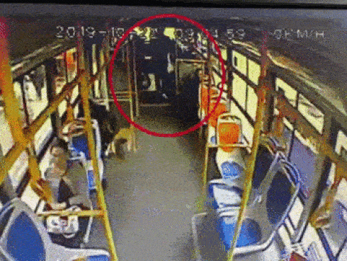 Kẻ biến thái giết 3 người trong gia đình, quan hệ với thi thể rồi cưỡng bức bé gái 10 tuổi khiến dư luận căm phẫn-3