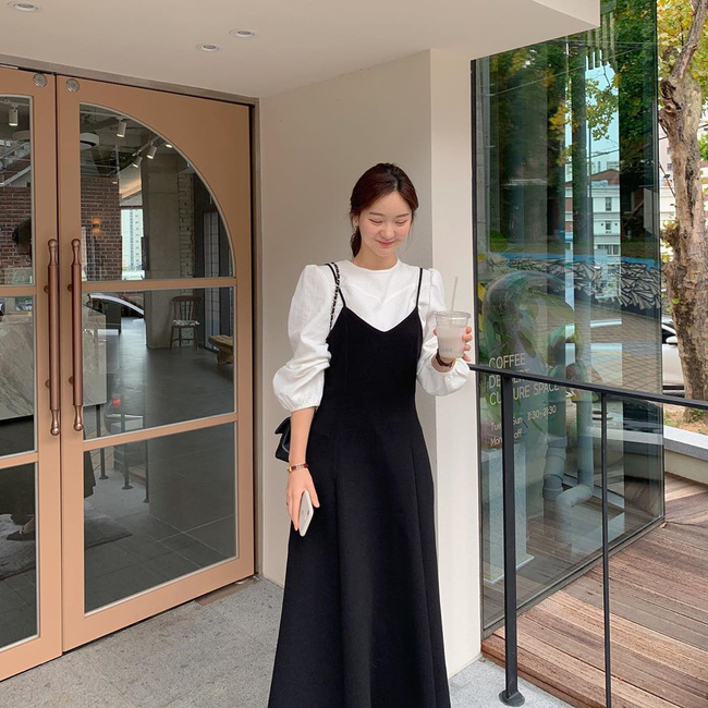 Học ngay 12 set đồ của các quý cô Châu Á để thêm ý tưởng diện đồ cho những ngày mưa lạnh-11