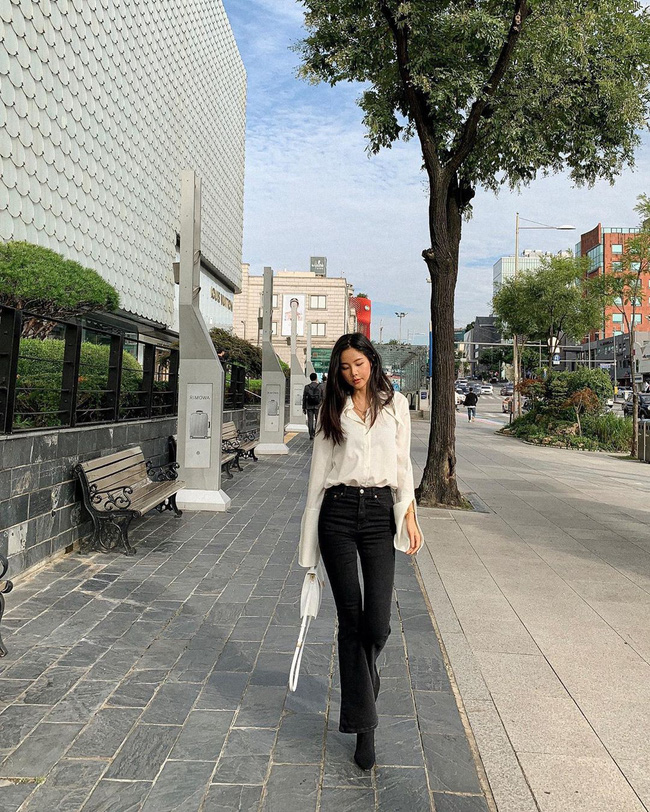 Học ngay 12 set đồ của các quý cô Châu Á để thêm ý tưởng diện đồ cho những ngày mưa lạnh-3