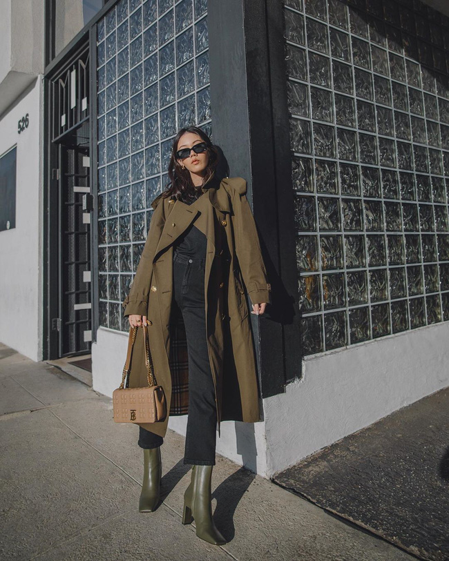 Học ngay 12 set đồ của các quý cô Châu Á để thêm ý tưởng diện đồ cho những ngày mưa lạnh-5