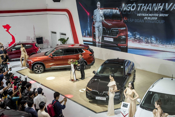 Đại sứ Vinfast Ngô Thanh Vân nhận xe 1,7 tỷ đồng-1