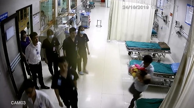 Bé trai 4 tuổi tử vong sau khi ngã vào bể phốt-2