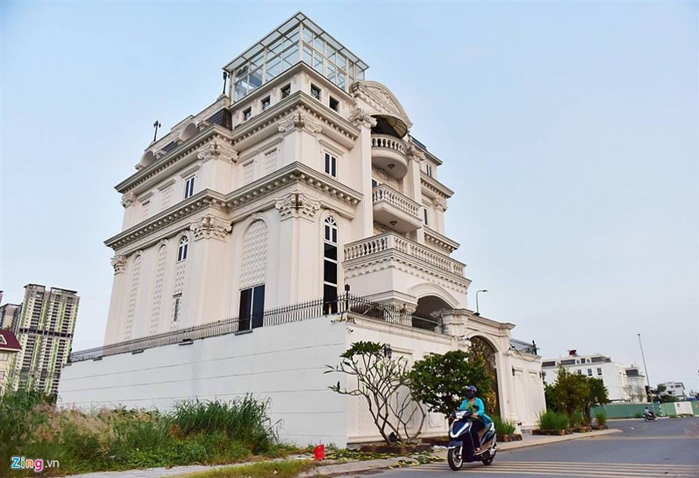 Biệt thự tráng lệ của Lý Nhã Kỳ bên sông Sài Gòn-5