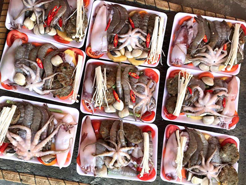 Nhân viên nhà hàng tiết lộ gây sốc về mì cay, lẩu Thái, buffet giá rẻ-4