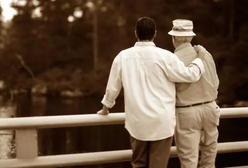 3 cha con liên tiếp mắc cùng 1 bệnh ung thư: Bác sĩ nhắc nếu gia đình có người mắc loại ung thư này thì cả nhà phải đi khám gấp-1