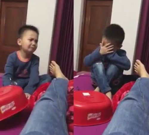 Biểu cảm trái ngược với cả hội hôn, cậu em trai trong bức ảnh ngày cưới chị gái thu hút mọi ánh nhìn-4