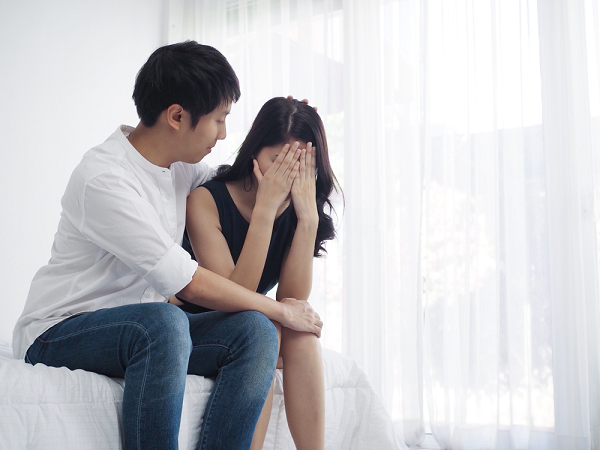 2 giờ sáng nghe tiếng nước chảy, em uể oải ngồi dậy rồi ôm mặt khóc nức nở khi thấy cảnh chồng đang lúi húi trong phòng tắm-1