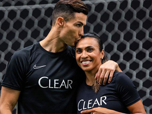 Ronaldo ghi bàn phút 90+6 đưa Juventus trở lại ngôi đầu-3