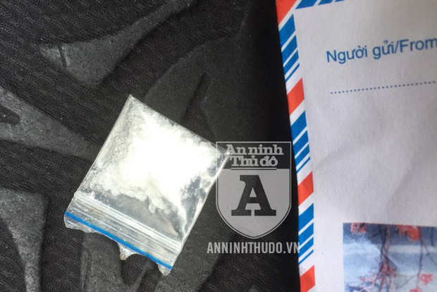 Clip: Quái chiêu giấu ma túy trong phong bì, giả vờ đi đám cưới-2