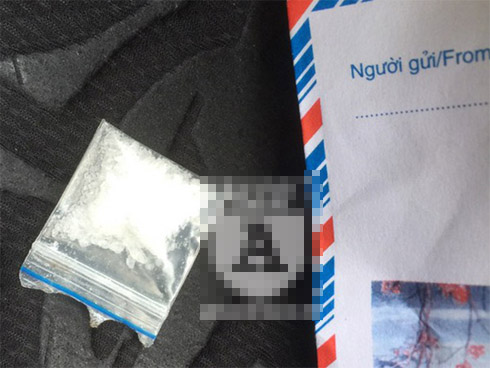 Xót xa đứa trẻ 7 tuổi xin nghỉ học đến tòa để được gặp bố-3