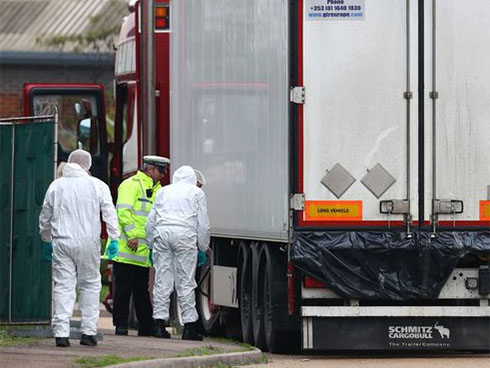 Vì sao 39 người phải vào Anh trong xe đông lạnh -25 độ C?-4